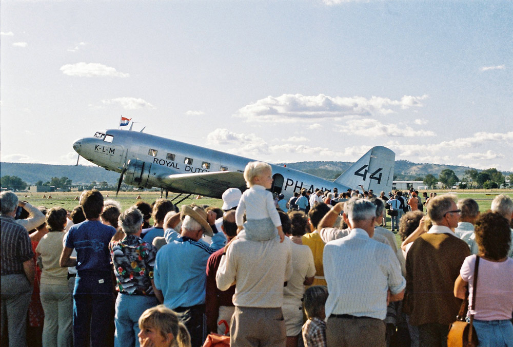 DC-2 at Albury 1984