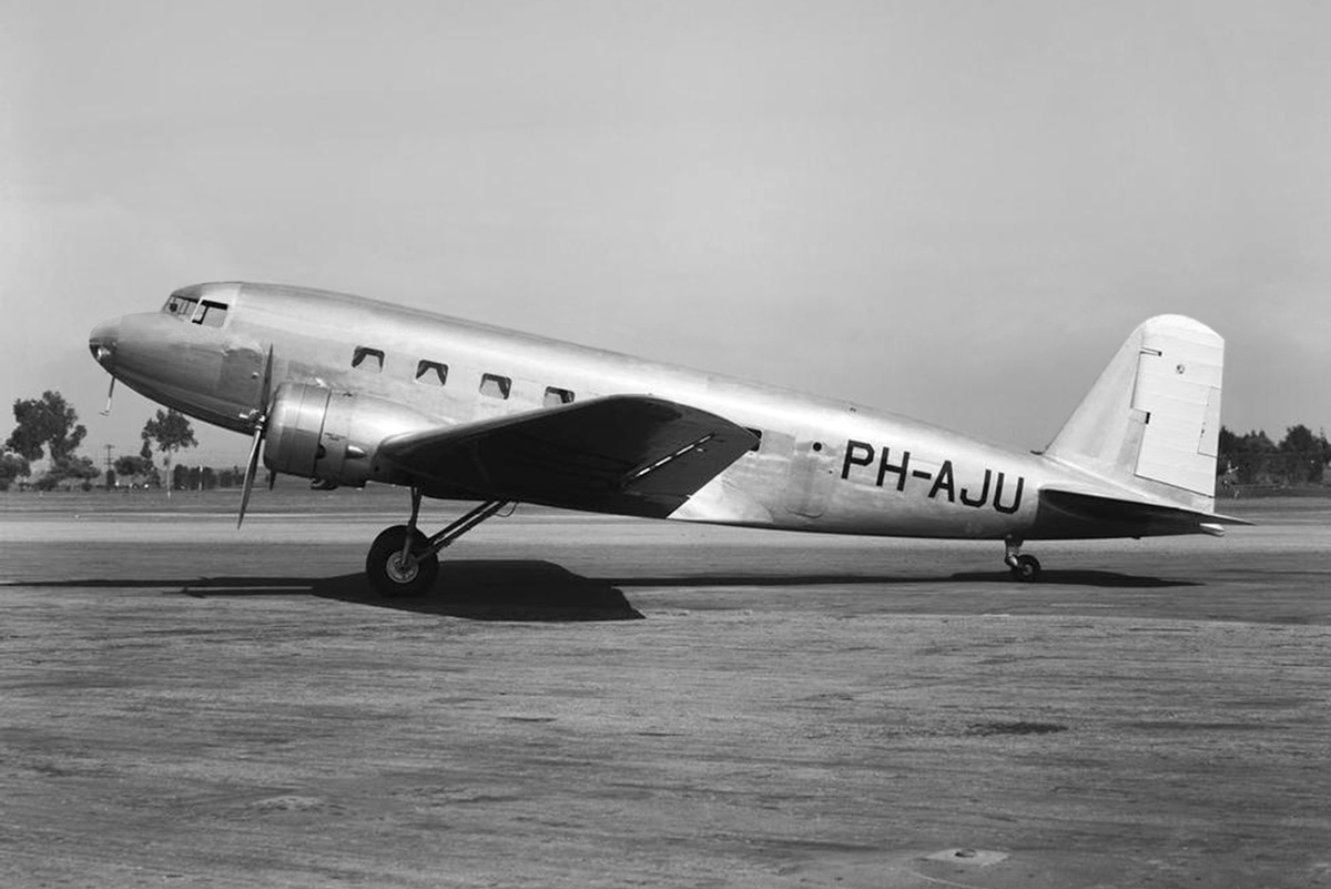  Newly built DC-2 (PH-AJU) at the Douglas factory, Santa Monica, California 