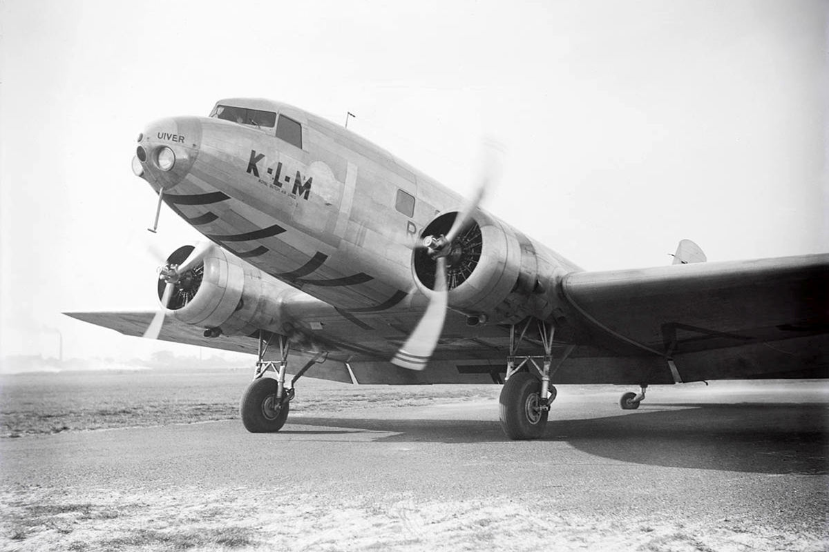  The KLM 'Uiver' DC-2 in final race livery prior to departure for Mildenhall 
