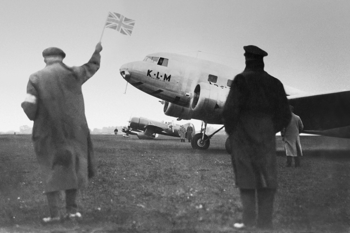  KLM 'Uiver' DC-2 at the starting line, Mildenhall UK (Jackling collection) 