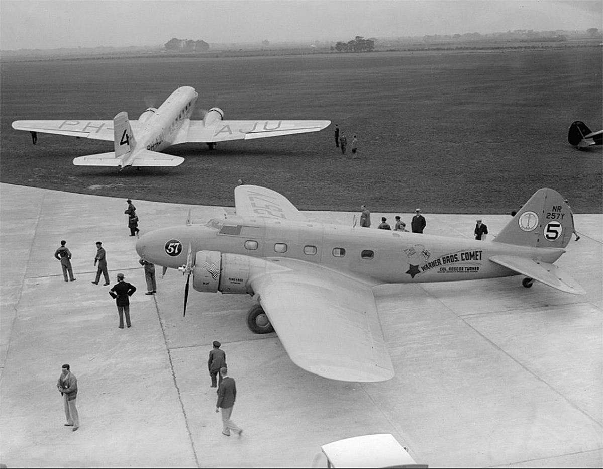  KLM 'Uiver' DC-2 and the Boeing 247D 'Warner Brothers comet' at Mildenhall 