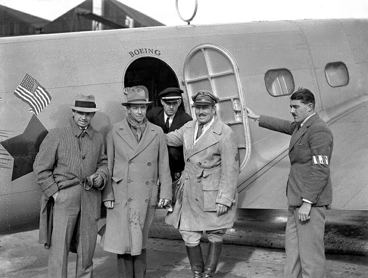  Boeing 247D crew, L>R: Aircraft mechanic Don Young, co-pilot Clyde Pangborn, radio operator Reeder Nichols, pilot Roscoe Turner and race official (Martin Nichols collection) 