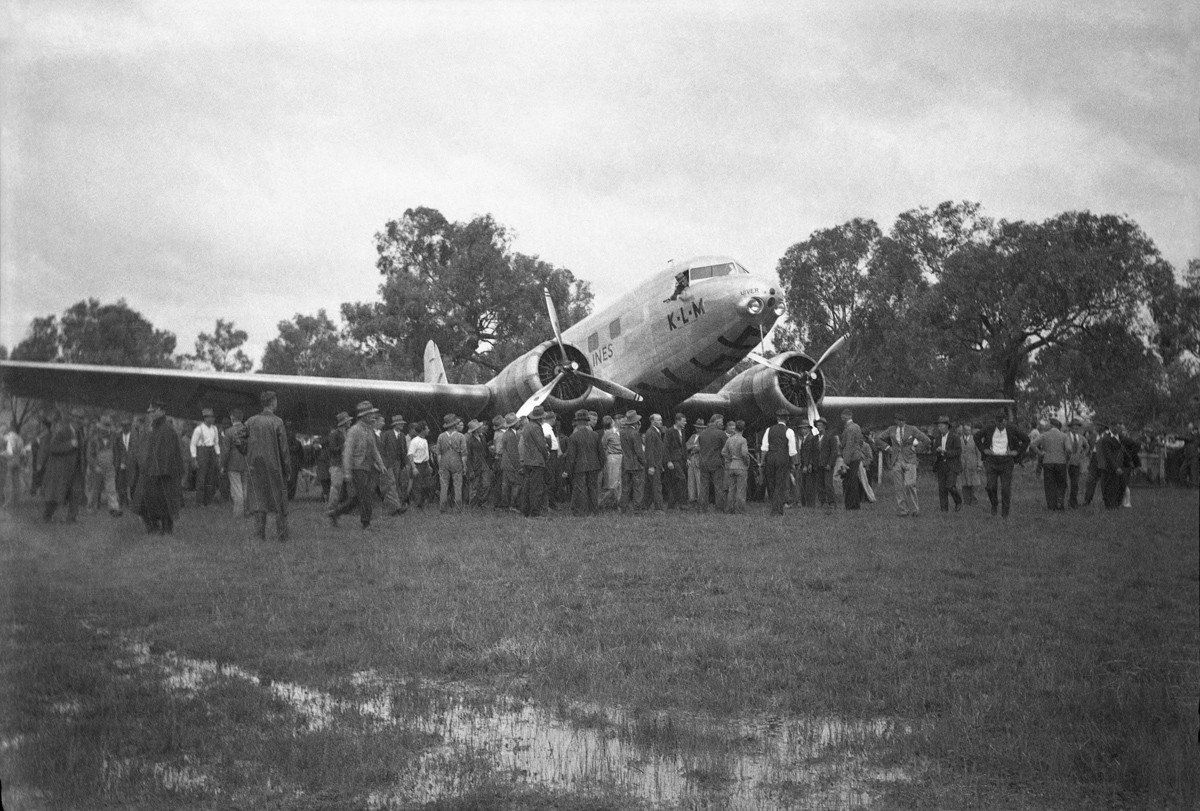  KLM 'Uiver' DC-2 at Albury Racecourse (Dallinger Family) 