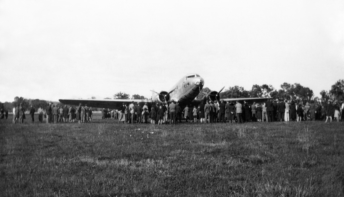  KLM 'Uiver' DC-2 at Albury Racecourse 