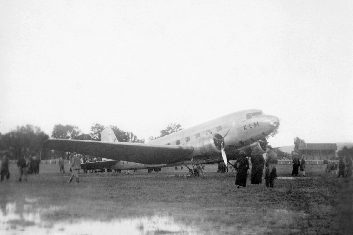 KLM 'Uiver' DC-2 at Albury Racecourse 