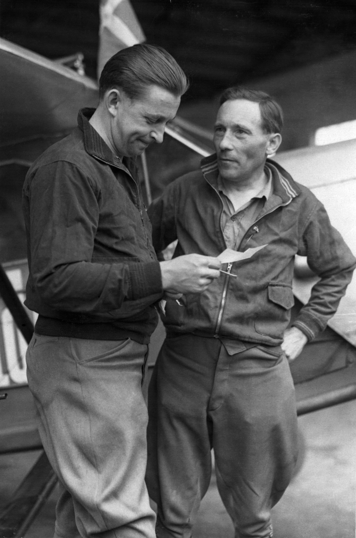  Danish pilots Lt. Michael Hansen and Lt. Daniel Jensen (finished 8th) at Laverton 
