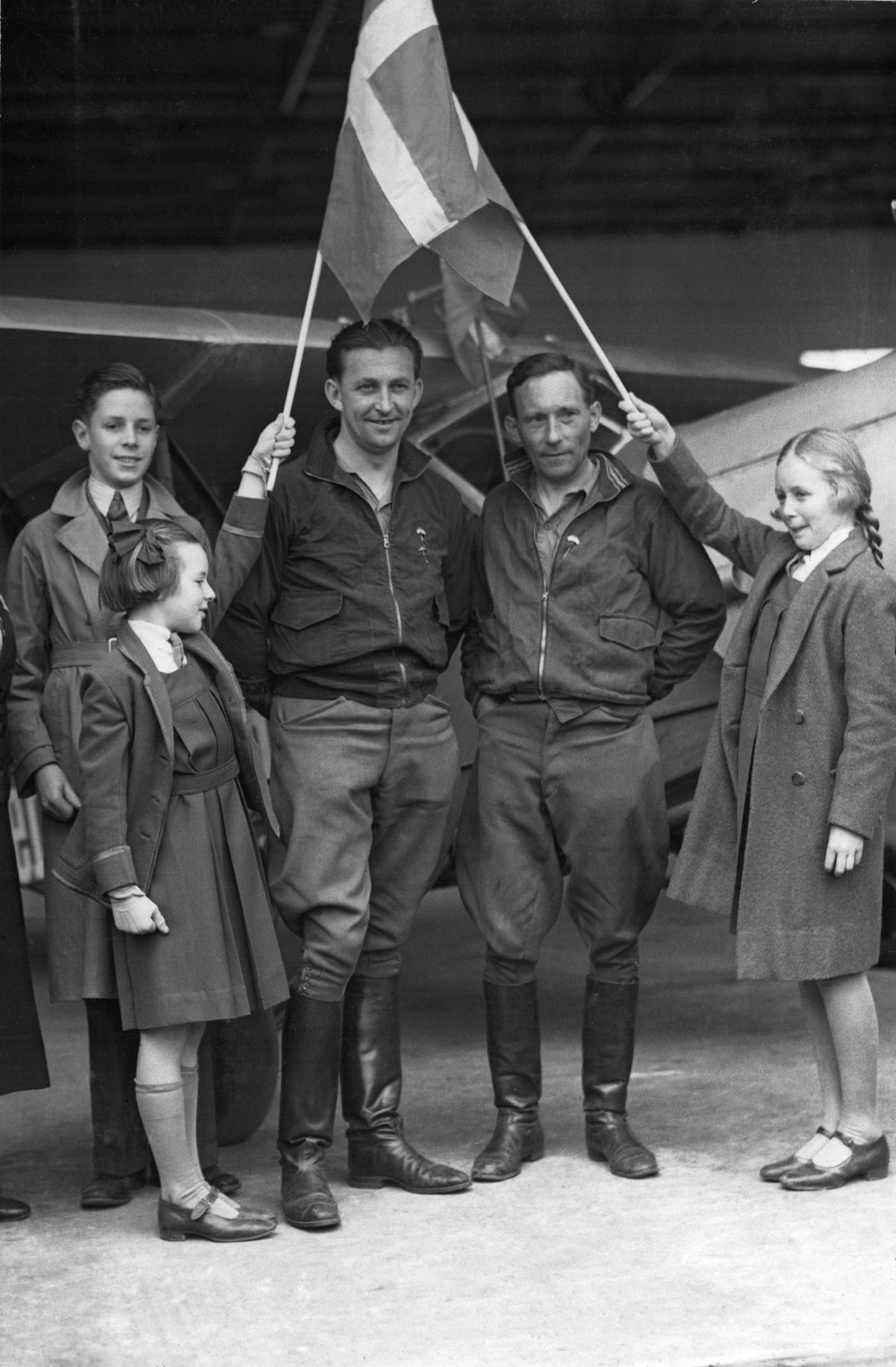  Danish Lieutenants Michael Hansen (L) and Daniel Jensen (R) at Laverton (finished 8th) 