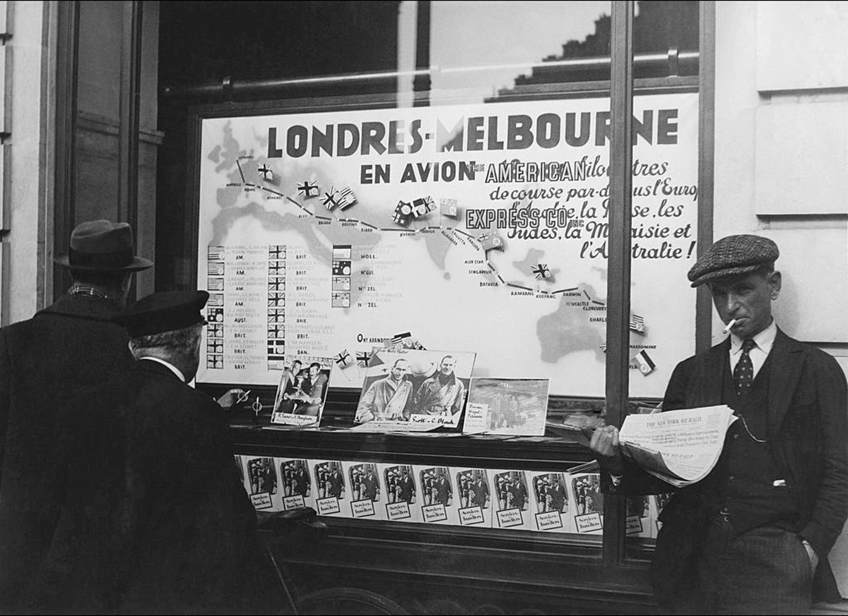  American Express office in Paris showing the progress of the race competitors 
