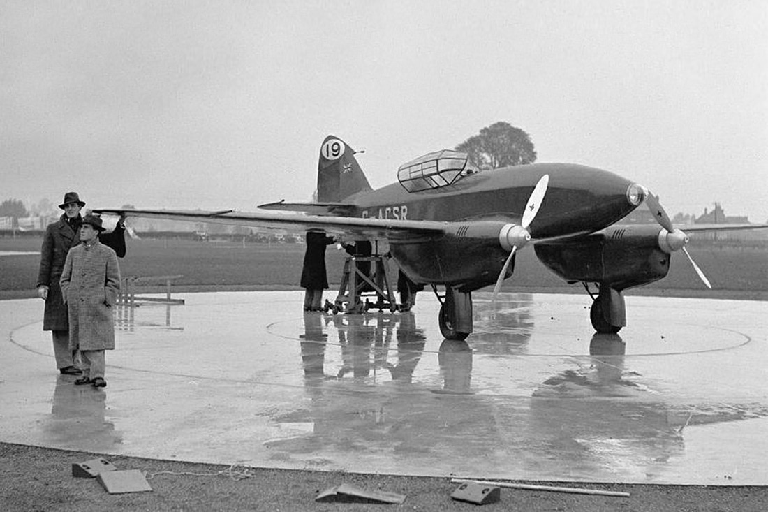  de Havilland DH.88 Comet G-ACSR flown by Owen Cathcart-Jones and Ken Waller (finished 4th) 