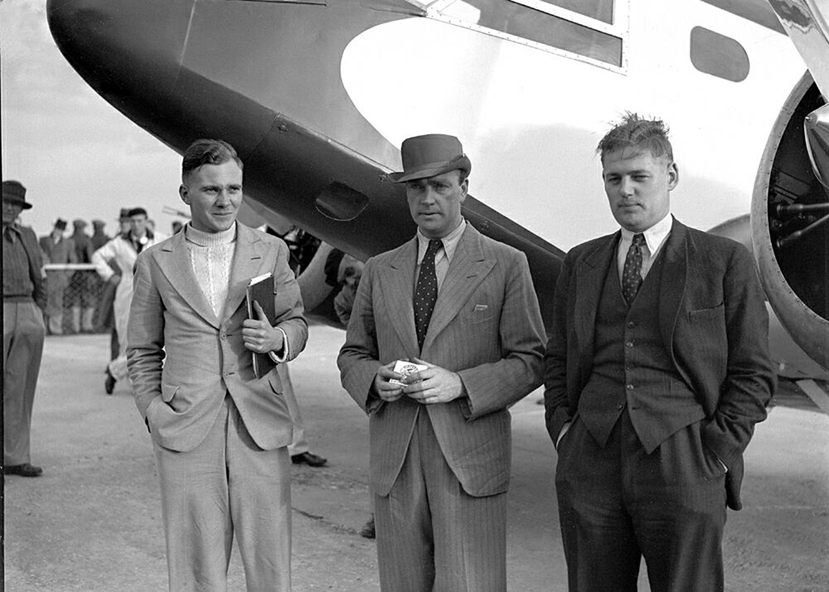  Airspeed AS.8 Viceroy, crewed by Captain T. Neville Stack and Sidney Turner (did not finish) 