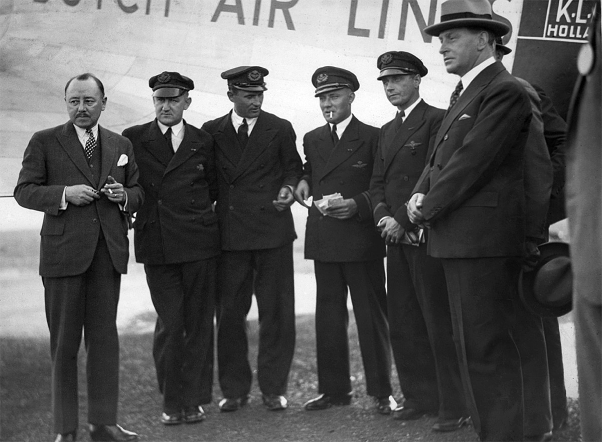  The KLM 'Uiver' DC-2 crew at Mascot aerodrome (Sydney) on the return flight to the Netherlands 