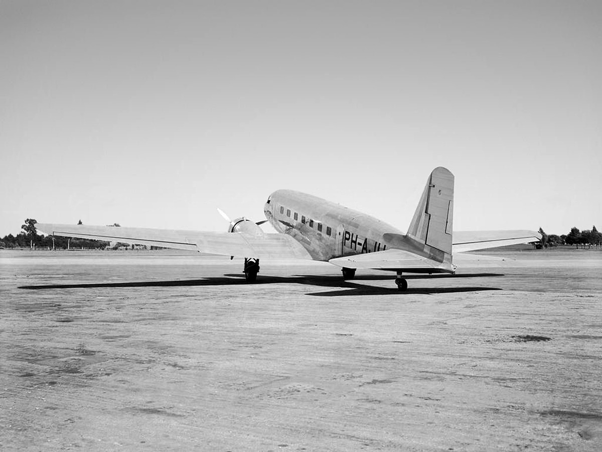  Newly built DC-2 (PH-AJU) at the Douglas factory, Santa Monica, California (Boeing) 