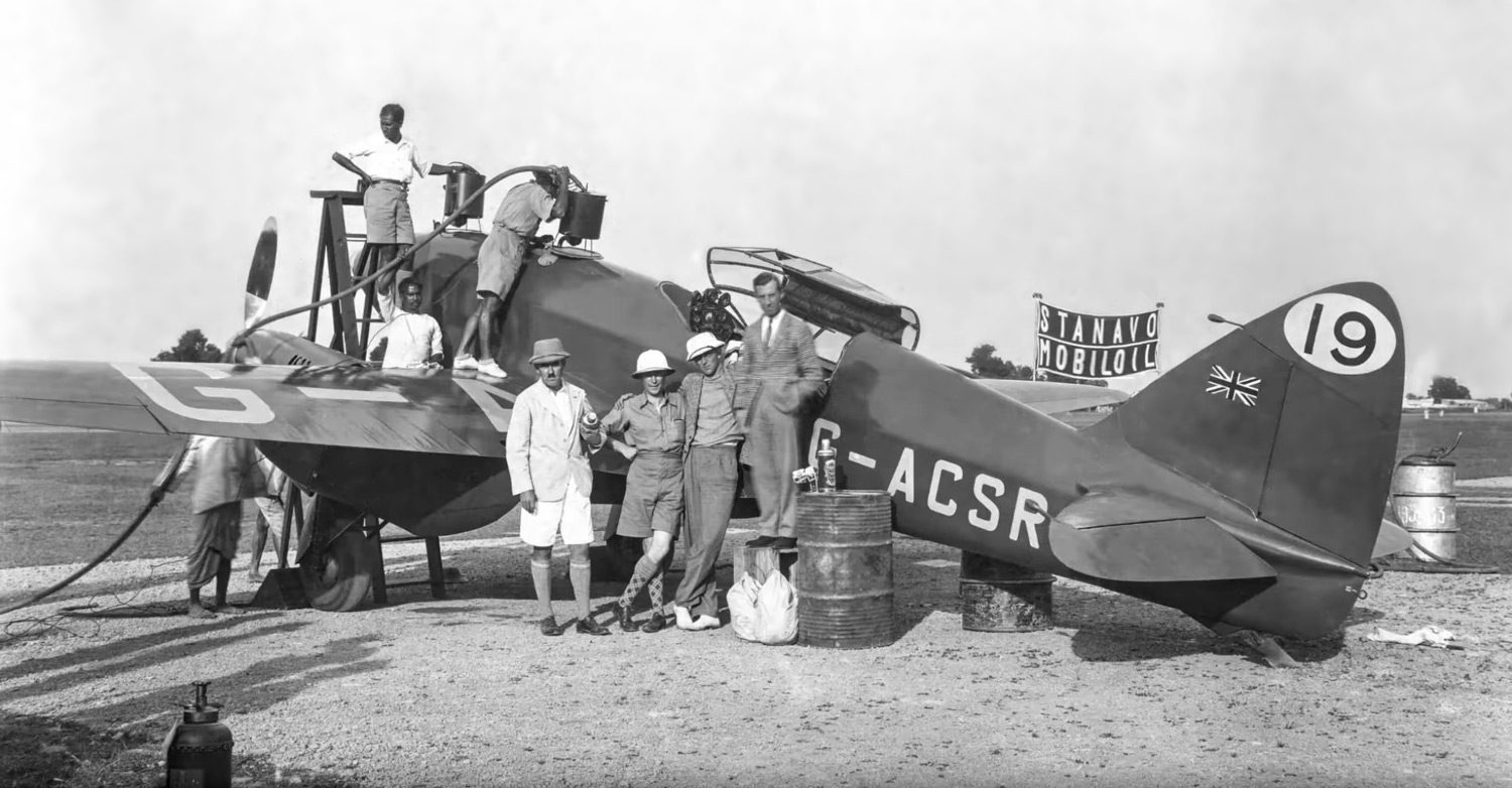  Owen Cathcart-Jones and Ken Waller refuelling their de Havilland DH.88 at Baghdad 