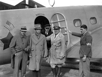  Boeing 247D crew, L>R: Aircraft mechanic Don Young, co-pilot Clyde Pangborn, radio operator Reeder Nichols, pilot Roscoe Turner and race official (Martin Nichols collection) 