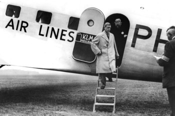  HRH the Prince of Wales inspects the KLM 'Uiver' DC-2 