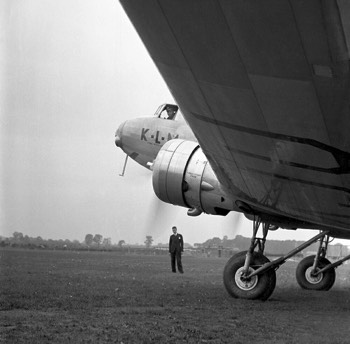  The KLM 'Uiver' DC-2 on the starting line at Mildenhall 