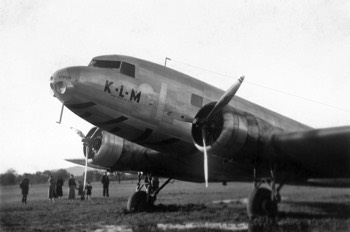 KLM 'Uiver' DC-2 bogged at Albury Racecourse 