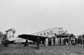  KLM 'Uiver' DC-2 bogged at Albury Racecourse 