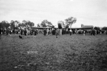  Albury locals inspecting the KLM 'Uiver' DC-2 at Albury Racecourse (ARM-11.190.06) 