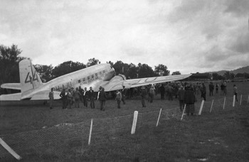  KLM 'Uiver' DC-2 at Albury Racecourse (Dallinger Family) 