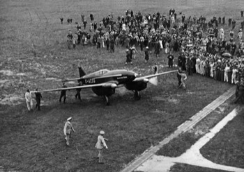  Crowd greets Scott and Campbell Black at Laverton (State Library VIC) 