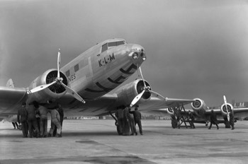  KLM 'Uiver' DC-2 and Pander S4 at Schiphol airport before leaving the Netherlands for Mildenhall (Air France-KLM) 