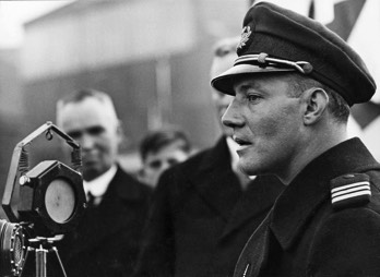  Captain Koene Parmentier addressing the crowd at Schiphol Airport, Amsterdam 