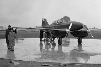  de Havilland DH.88 Comet G-ACSR flown by Owen Cathcart-Jones and Ken Waller (finished 4th) 