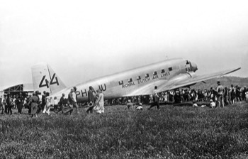  The KLM 'Uiver' DC-2 at Cootamundra on the return flight to the Netherlands 