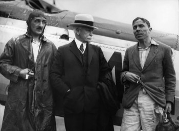  Flying Officer Cyril Davies and Lieutenant Commander Clifford Hill greeted by Sir MacPherson Robertson (finished 11th) 