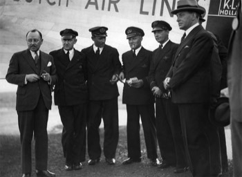  The KLM 'Uiver' DC-2 crew at Mascot aerodrome (Sydney) on the return flight to the Netherlands 