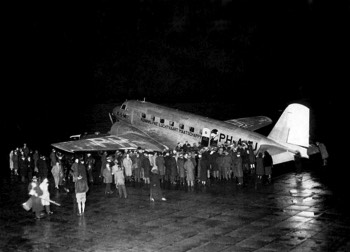  The KLM 'Uiver' DC-2 about to leave on the Christmas flight to Batavia from Schiphol, 19 December 1934 