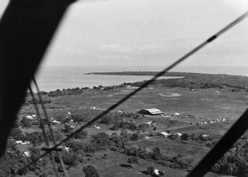  Darwin aerodrome as seen from the de Havilland DH.89 Dragon Rapide 'Tainui' (Auckland Libraries Heritage Collections) 